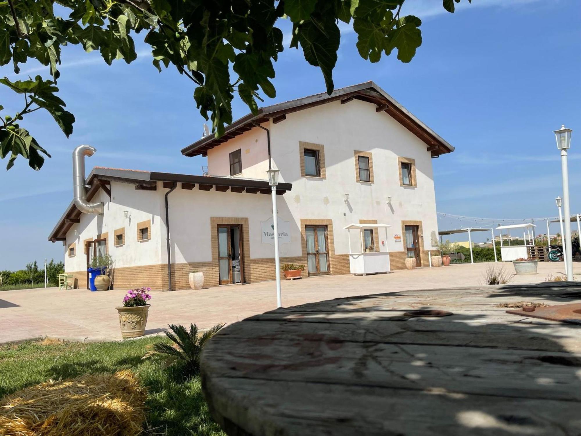 La Massaria Agriresort Orta Nova Bagian luar foto
